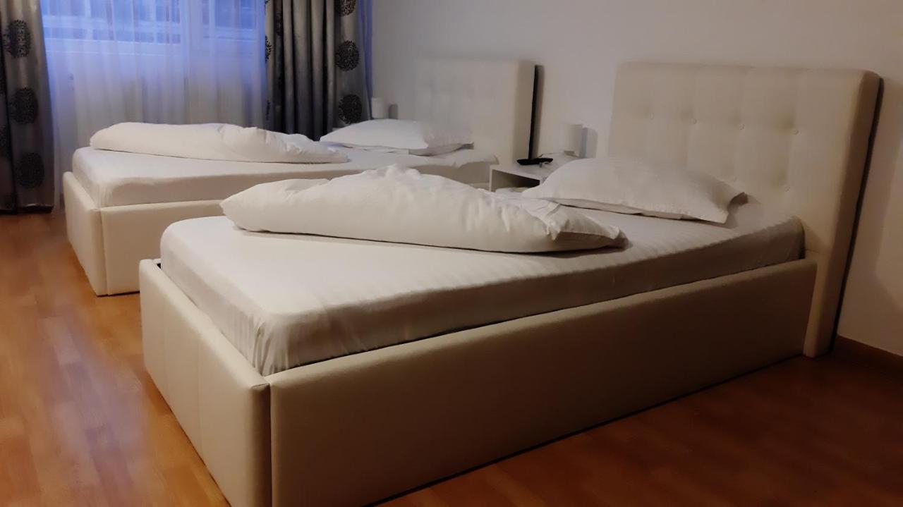 クラヨーヴァ Casablancaホステル エクステリア 写真